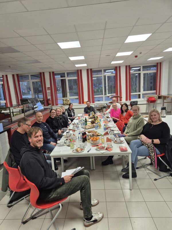 Gemeinsam im Austausch – für starke Übergänge von Schule in den Beruf