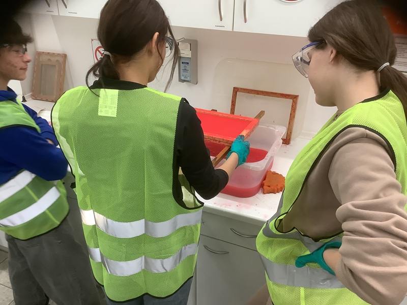Papier schöpfen bei der Firma Magnera in Burgsteinfurt