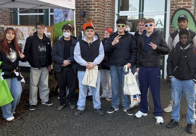 Der Abschlussjahrgang auf der Berufswahlmesse